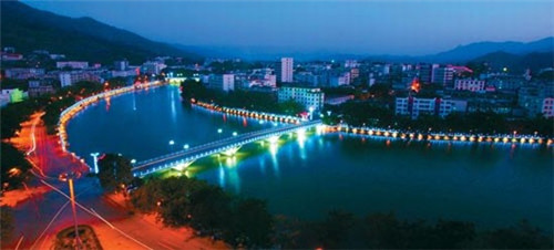 海口市火锅店哪家生意好，海口老火锅加盟费多少